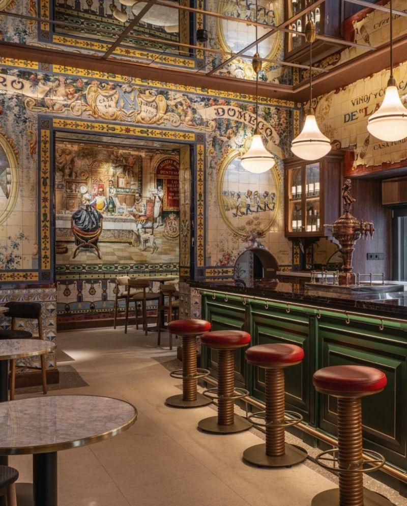 Los Gabrieles recupera la leyenda de la taberna madrileña-andaluza con azulejos centenarios, vinos de Jerez y música en directo