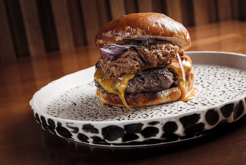 Hamburguesa gourmet de Latasia, perfecta para darte un capricho el día internacional de la hamburguesa