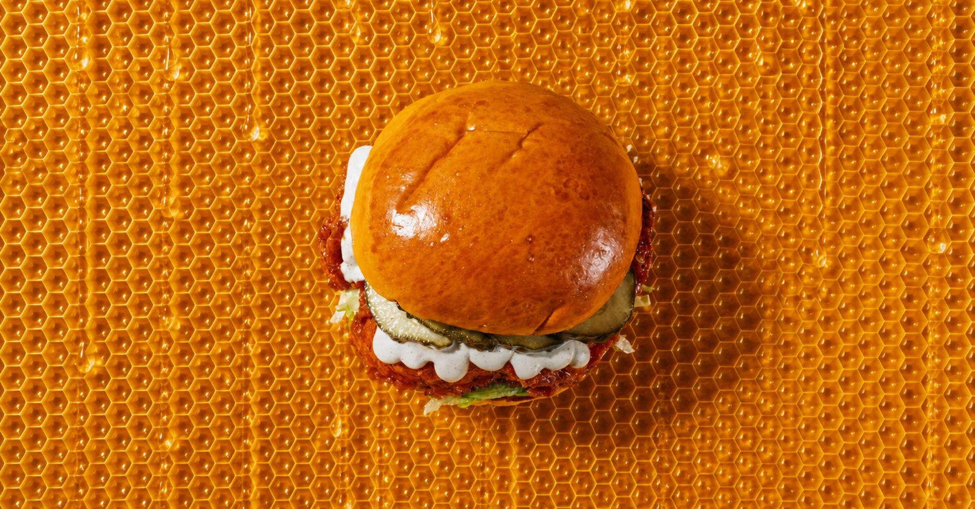 Celebra el Día Internacional de la hamburguesa en estos lugares de Madrid. Imagen: cortesía de Roost Chcken