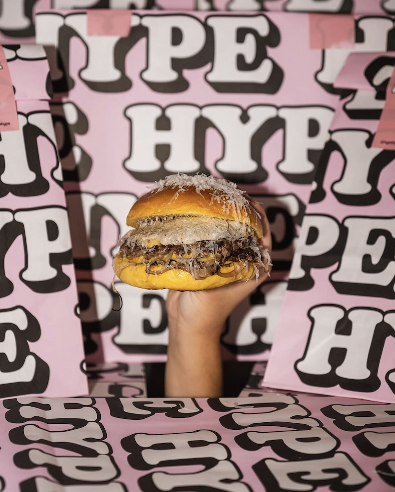 Imagen de una de las «smash burgers» de Hype. Imagen: @hypehypehype