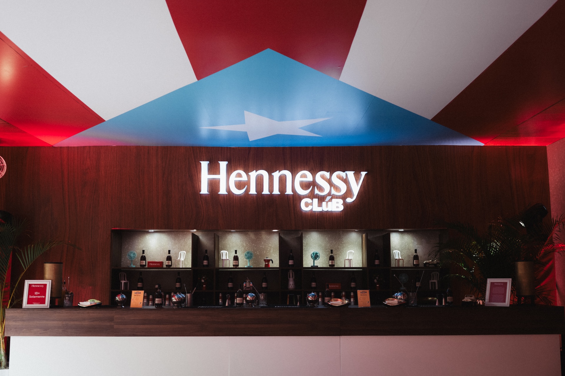Hennessy Club, la experiencia a las puertas del estadio Riyadh Air Metropolitano antes de los conciertos de Bad Bunny. Imagen: cortesía de la marca