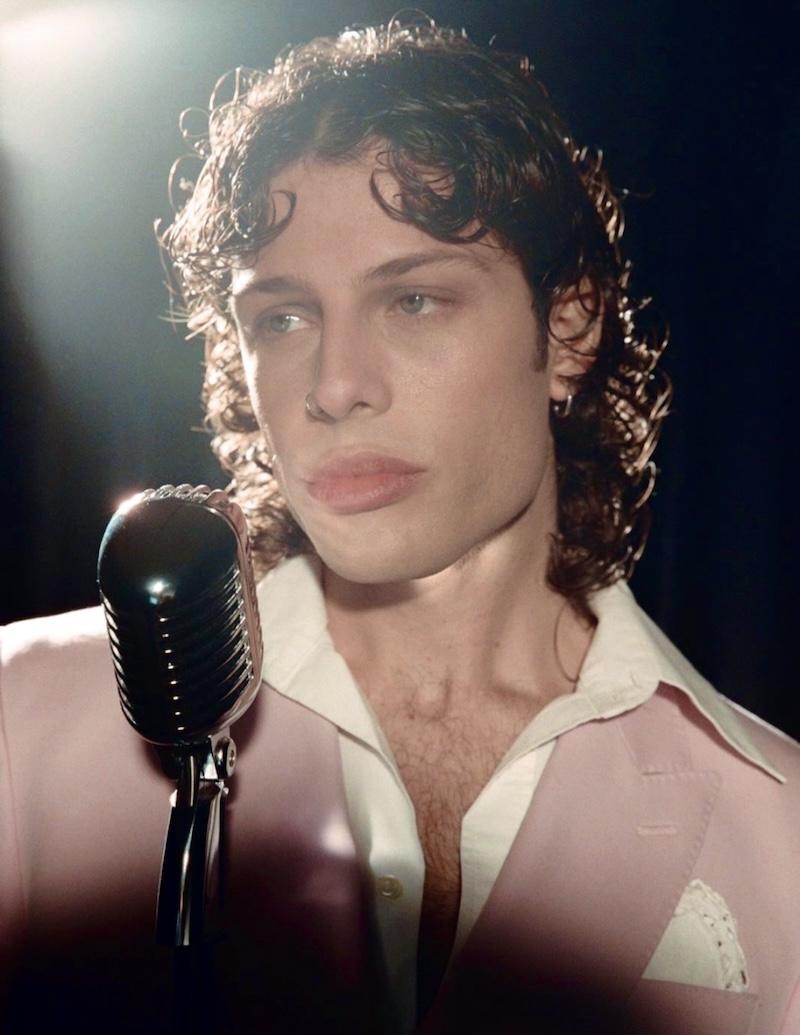 Leo Rizzi en el videoclip de «Corazón hinchado» Imagen: @leorizzi