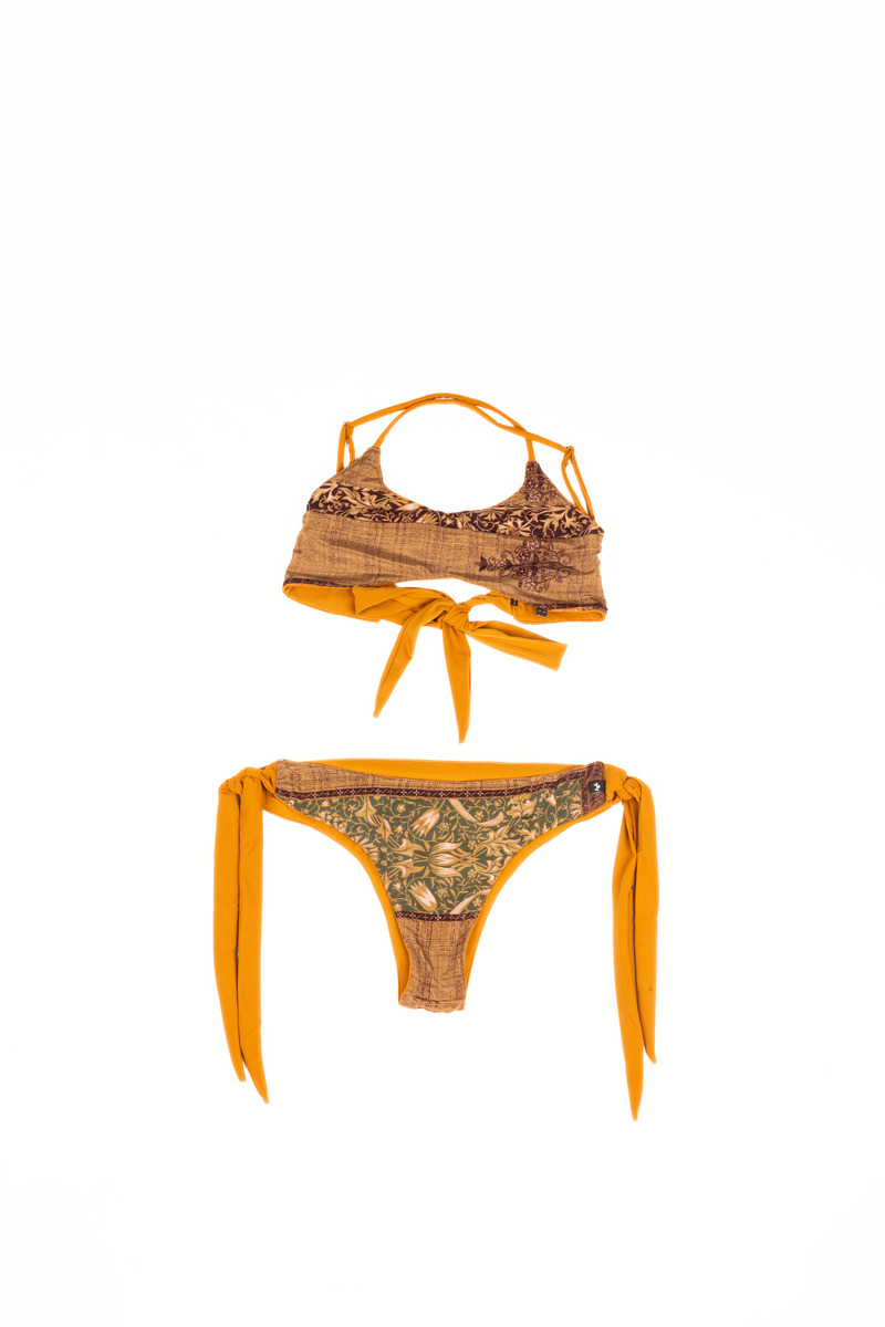 Bikini reversible de Wanderlove confeccionado con tejidos inspirados en sarees vintage de la India.