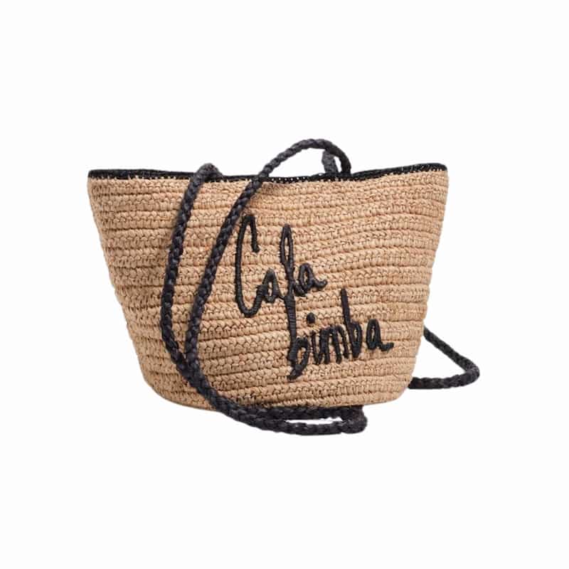 Capazo mini de Bimba y Lola con estética boho para completar tus estilismos relajados de verano.
