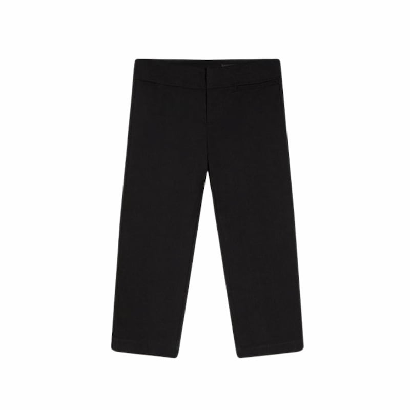 Pantalones capri de Bershka, la prenda viral perfecta para combinar con chanclas esta temporada.