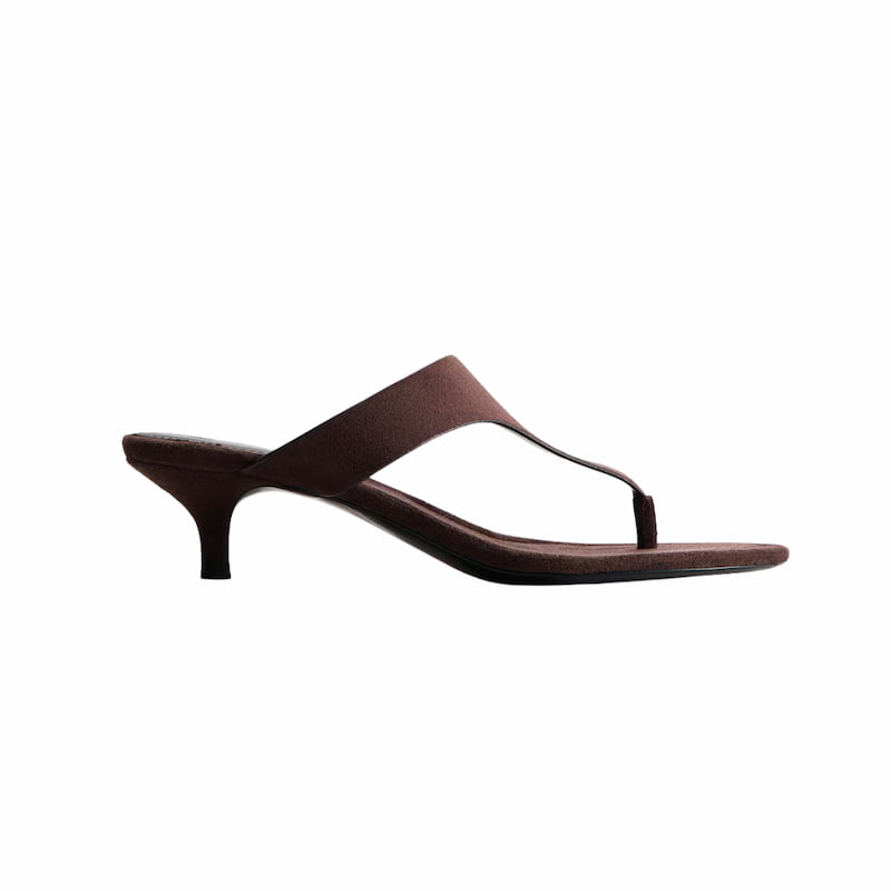 Chanclas kitten heels de H&M: la versión sofisticada del calzado más viral del verano.