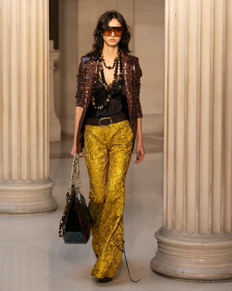 Accesorios de madera presentados por Nina Ricci SS26 Ready-to-Wear.