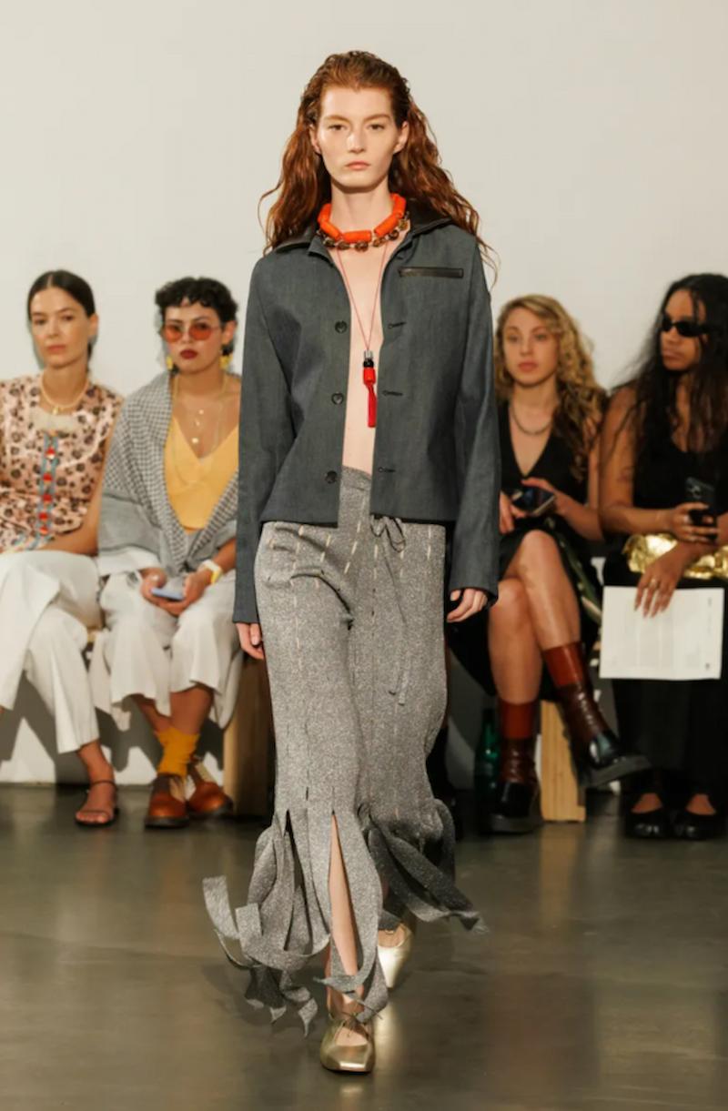 Accesorios de madera presentados por Zankov SS26 Ready-to-Wear.