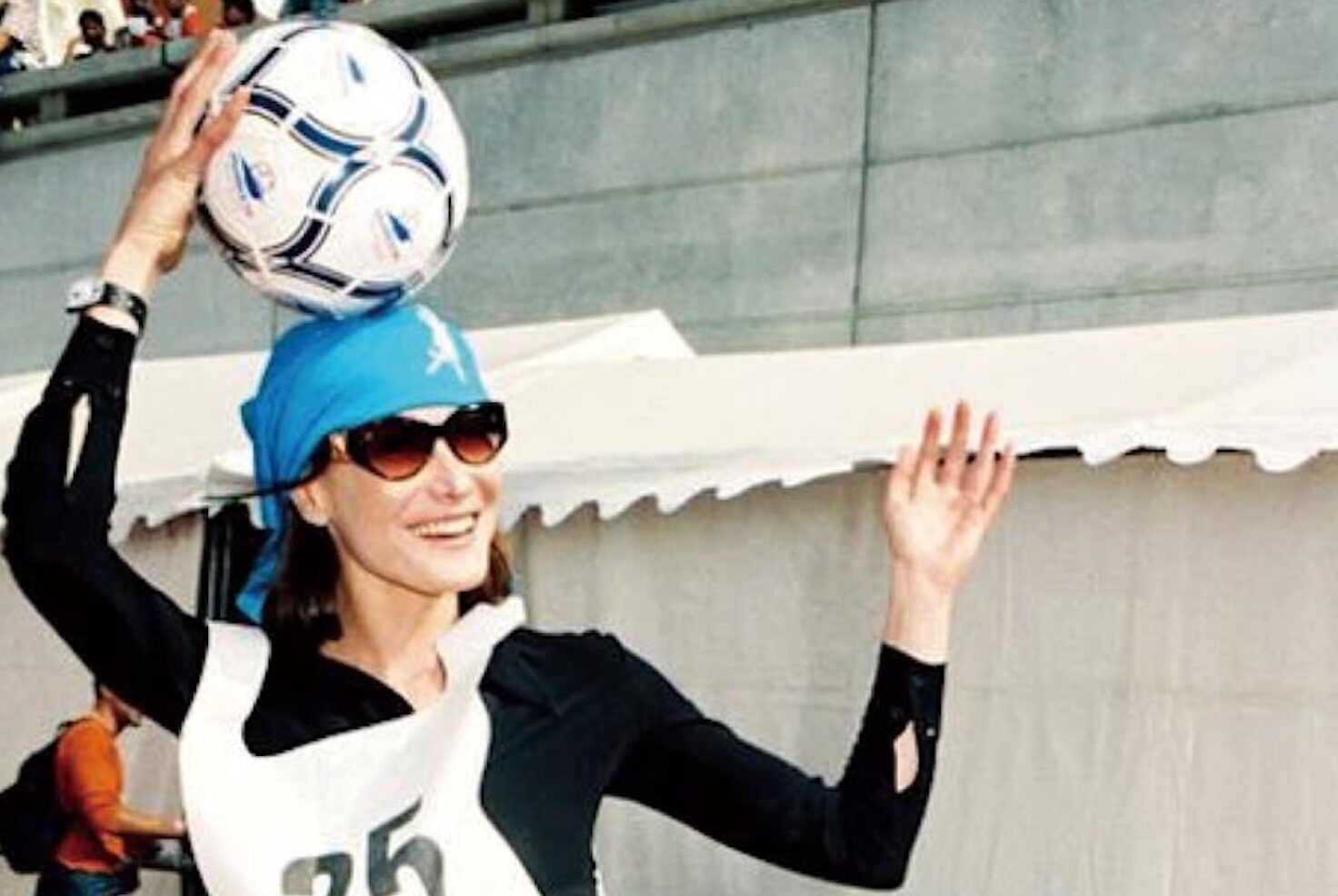 Yves Saint Laurent convirtió la final del Mundial de Francia 1998 en uno de los desfiles más espectaculares de la historia de la moda
