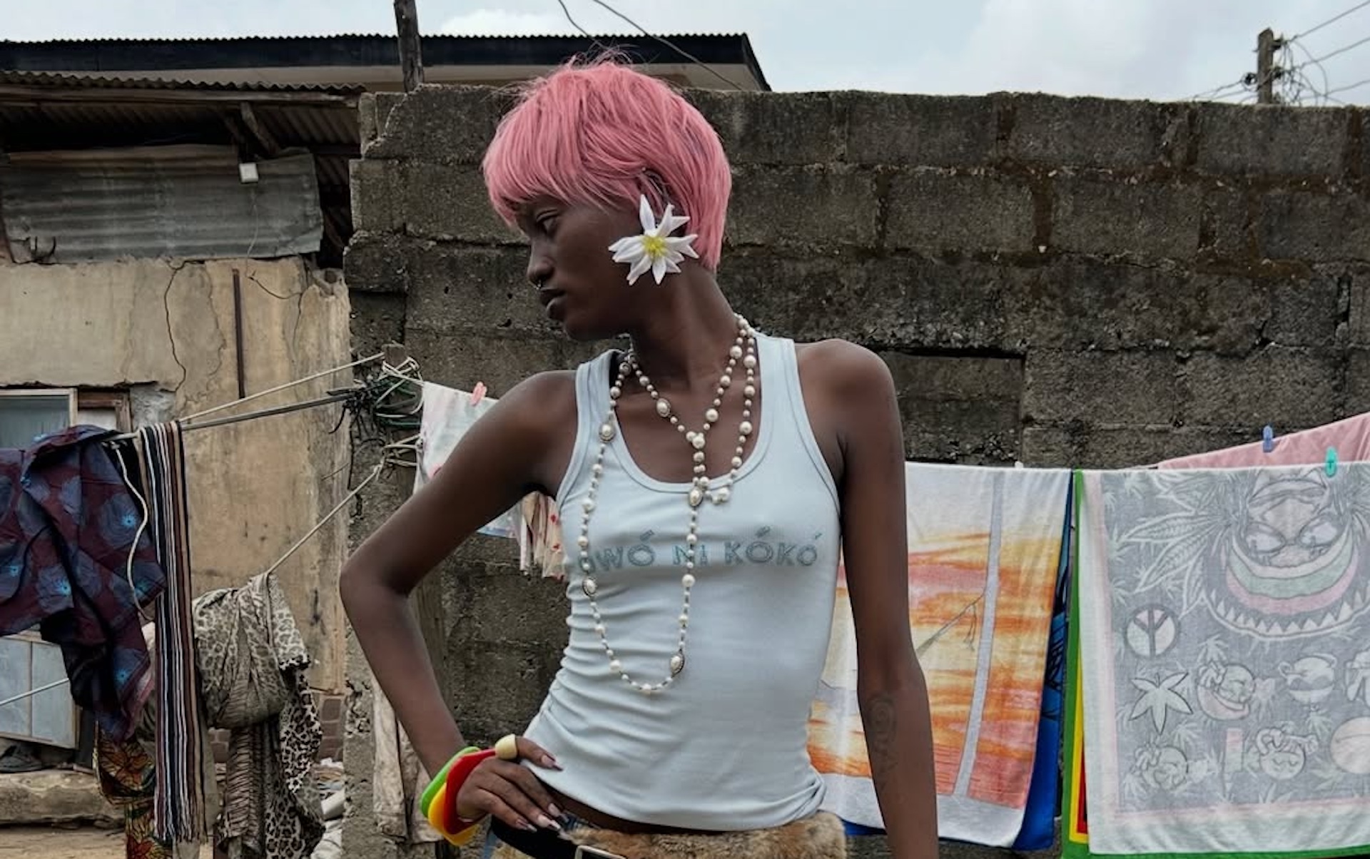 Rachel Ojuromi y Debby Fasingha están impulsando una nueva conversación global alrededor de la moda africana contemporánea. Imagen: @giverachelashot