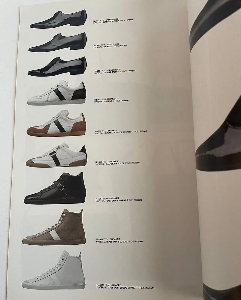 Catálogo de calzado Dior Homme de principios de los 2000, una de las primeras aproximaciones del lujo al universo sneaker. Imagen: @millliards