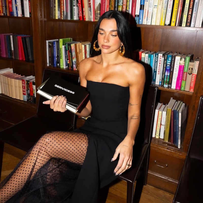 A través de Service95, Dua Lipa comparte sus recomendaciones culturales y consolida su faceta como prescriptora literaria. Imagen: @service95bookclub