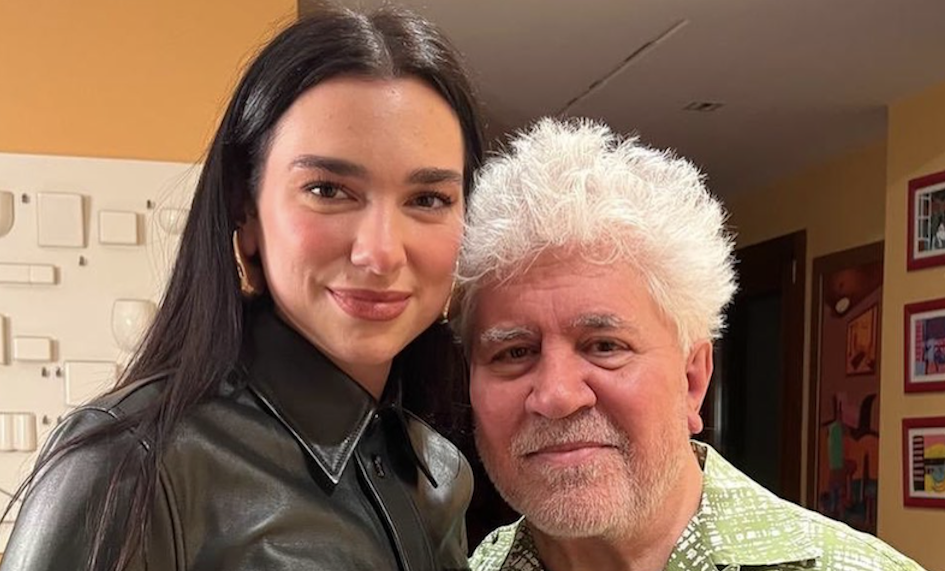 Pedro Almodóvar es una de las figuras españolas que forman parte del universo cultural y creativo de Dua Lipa. Imagen: @insta_almodovar