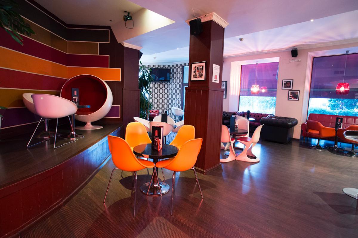 Tempo Audiophile Club fue uno de los primeros bares hi-fi de Madrid en situar la calidad sonora y la escucha activa en el centro de la experiencia. Imagen: Instagram de @tempoaudiophileclub