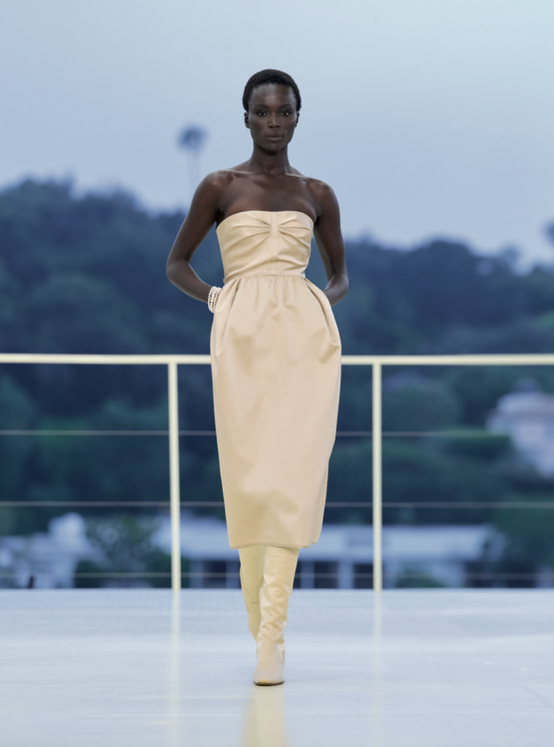 Los vestidos se consolidan como una de las grandes apuestas de la colección crucero 2027 de Hermès.