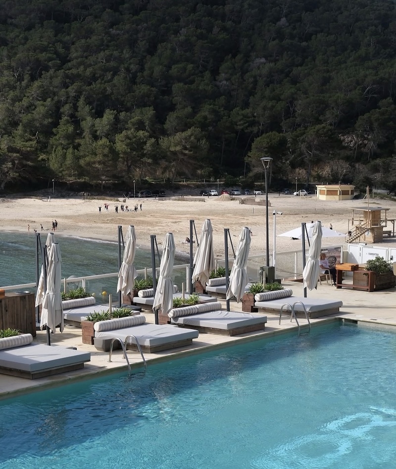 Imagen del exterior del hotel Mondrian en Ibiza