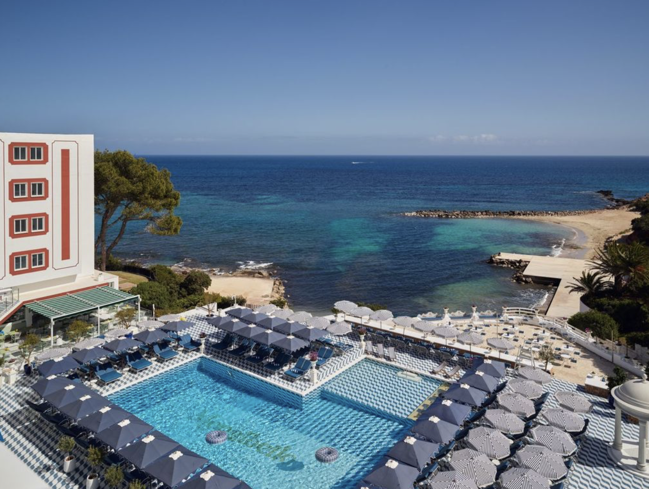Imagen del exterior del hotel Mongibello en Ibiza