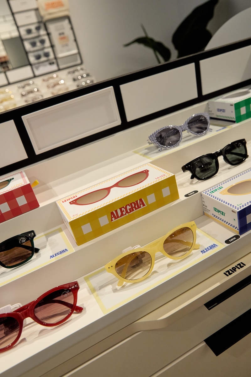 Gafas expuestas en la tienda de Izipizi de Madrid. Imagen: @andreahurtado_photo