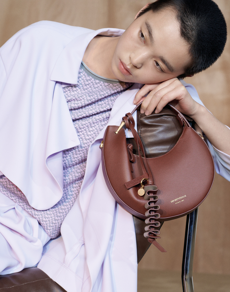 Uno de los bolsos de la nueva colección de Armani