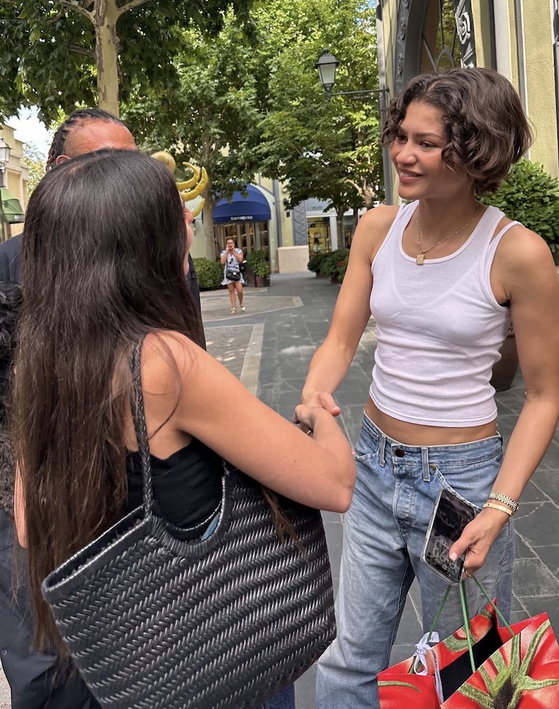 Zendaya con Erea Louro en Las Rozas Village. Imagen: @erealouro