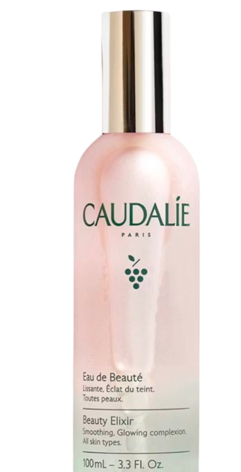 Beauty Elixir de Caudalie, la bruma facial que refresca, ilumina el rostro y ayuda a reactivar el maquillaje durante el día. Precio: 15,90€