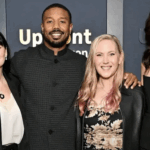 Rebecca Yarros junto al equipo creativo de la adaptación de «Alas de sangre» («Fourth Wing»), la exitosa saga de fantasía que Prime Video llevará a la pantalla. Imagen: @seriofilostv