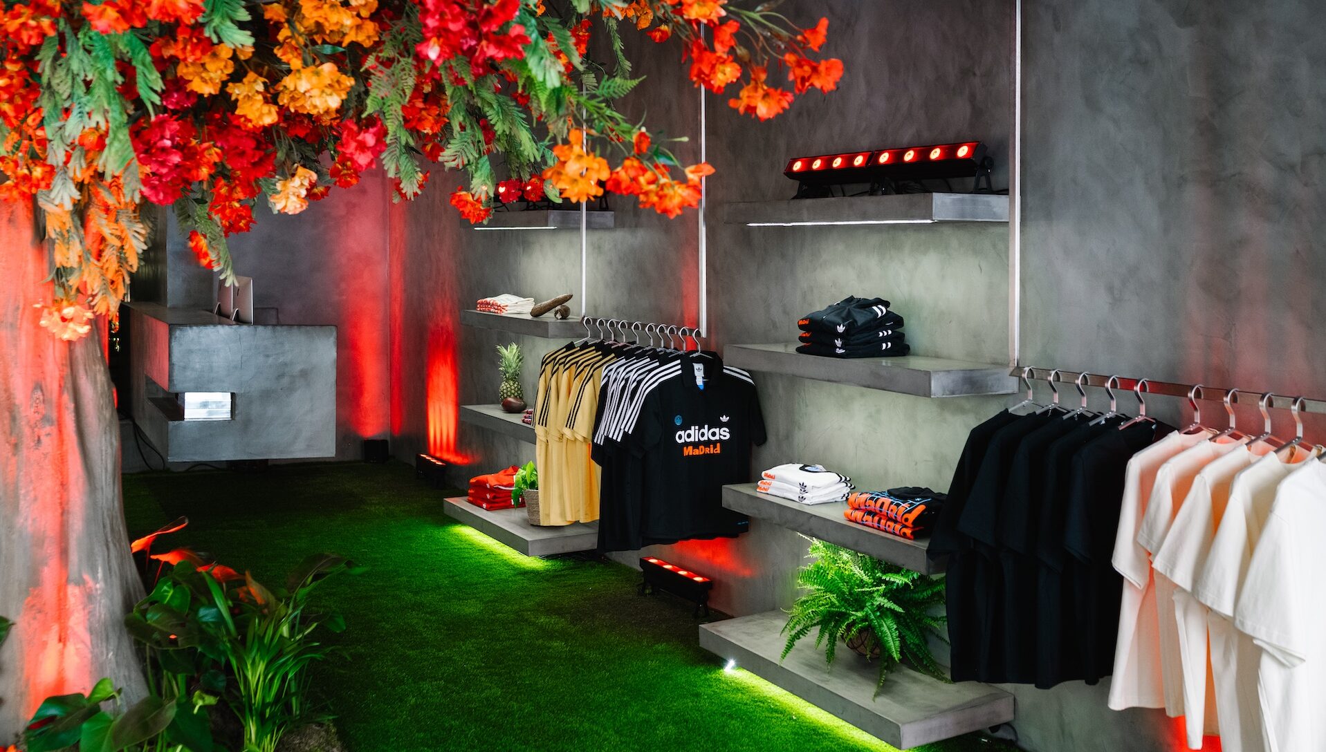 La experiencia inmersiva de FOOTDISTRICT y adidas x Bad Bunny transforma Madrid en un recorrido inspirado en Puerto Rico, la música y la cultura visual del artista