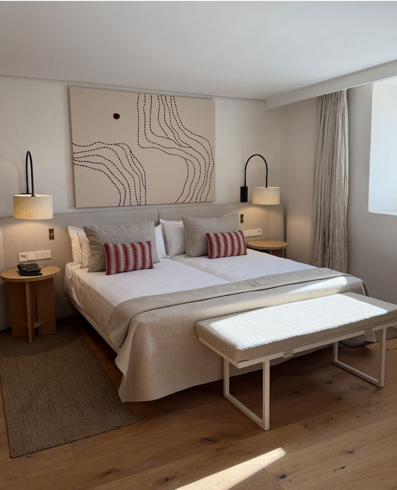 Imagen de una de las habitaciones del hotel Parador de Ibiza