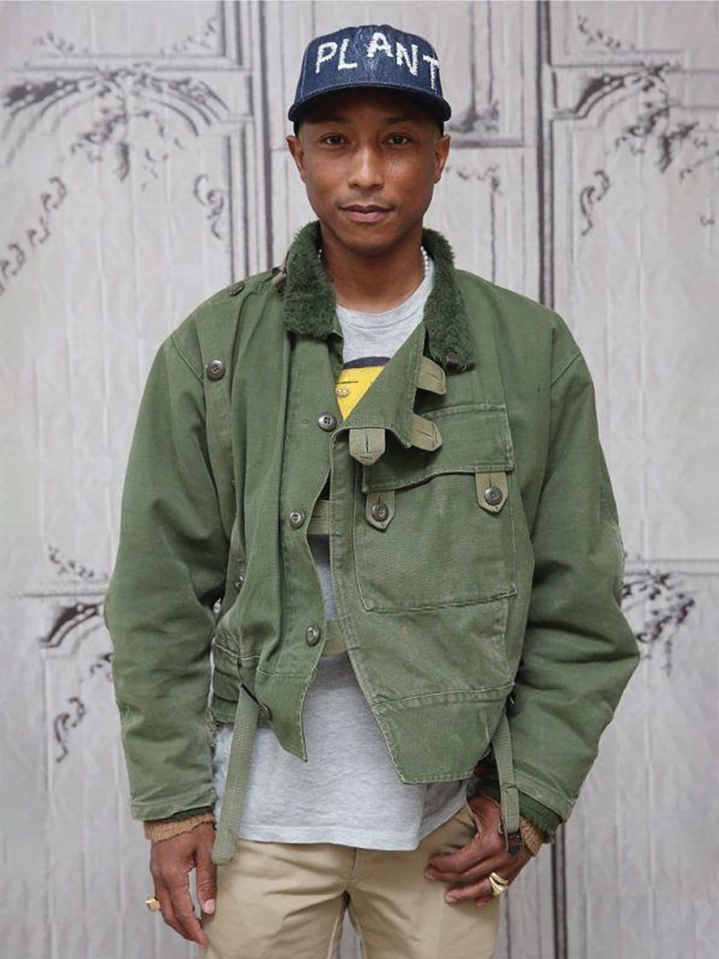 Del uniforme militar al streetwear: los códigos utilitarios han sido reinterpretados durante décadas por distintas subculturas. Imagen: @archived.dreams