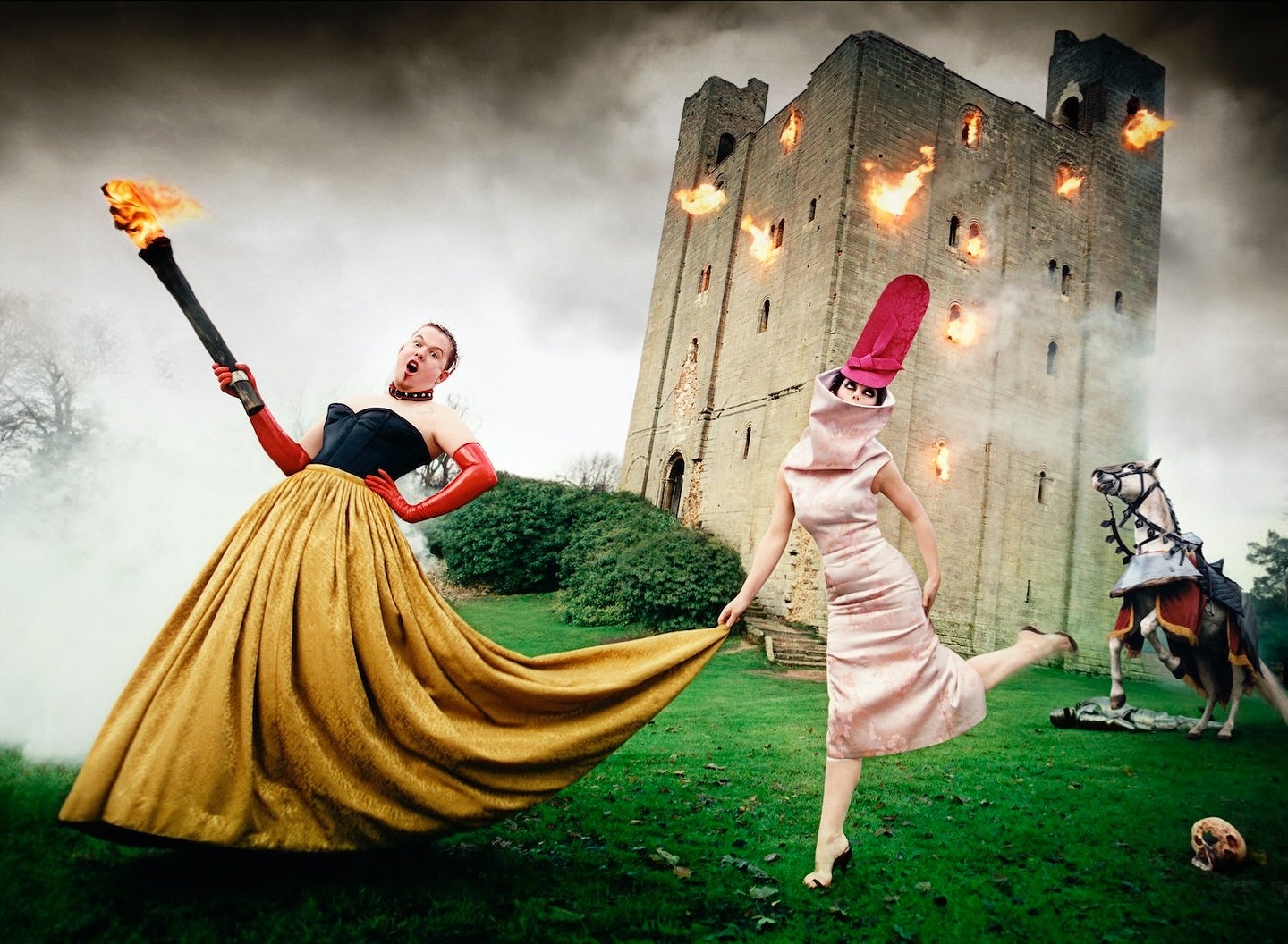 Olivia Colman y Russell Tovey serán Isabella Blow y Alexander McQueen en «Wild Bird». Imagen: Alexander McQueen e Isabella Blow fotografiados por David LaChapelle en 1996