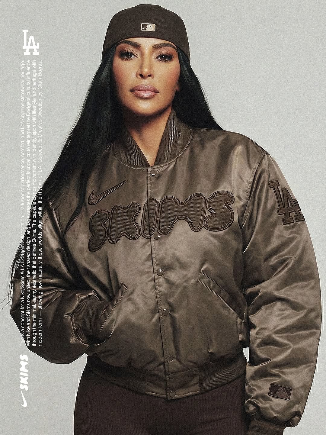 Kim Kardashian con una chaqueta de la colaboración entre SKIMS, Nike y Los Angeles Dodgers. Imagen: @hypedstreets