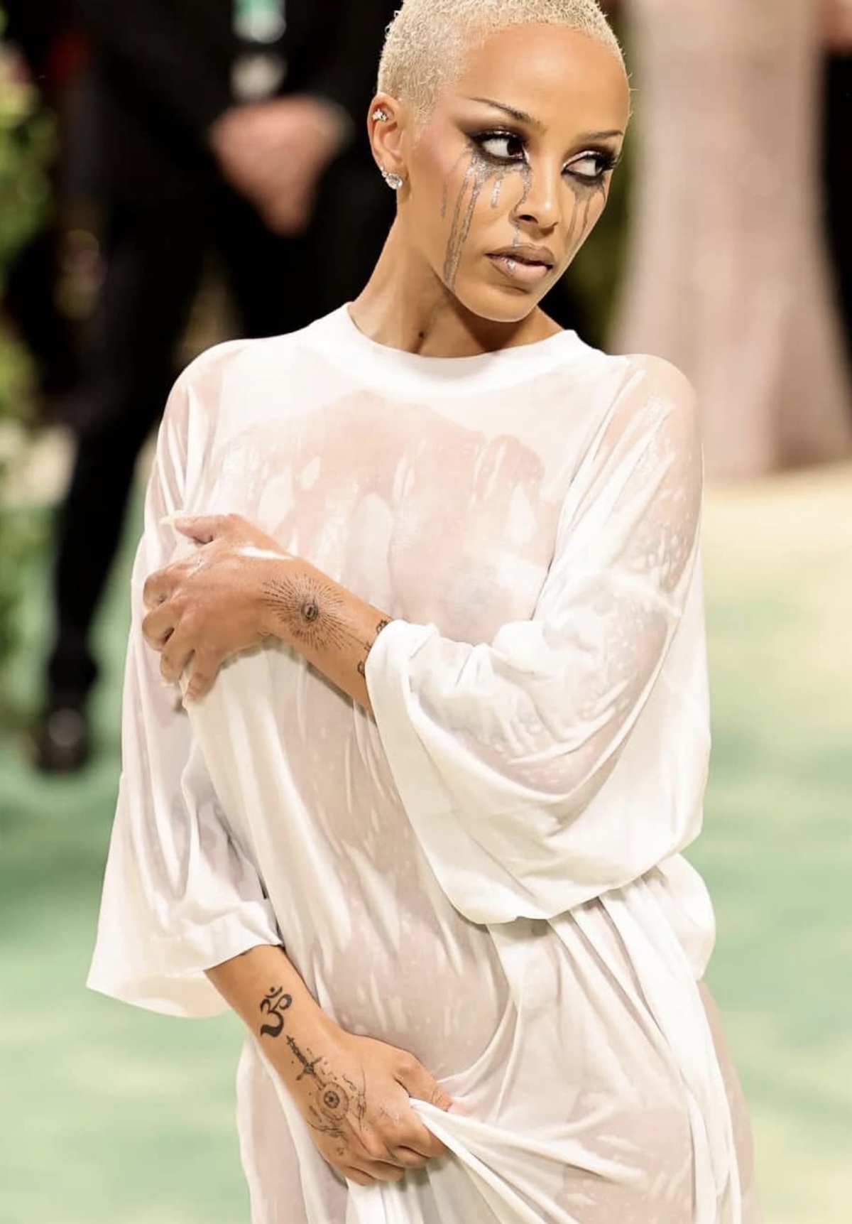 Diseño de Vetements para Doja Cat en la Met Gala 2024. Imagen: @ojrichardson