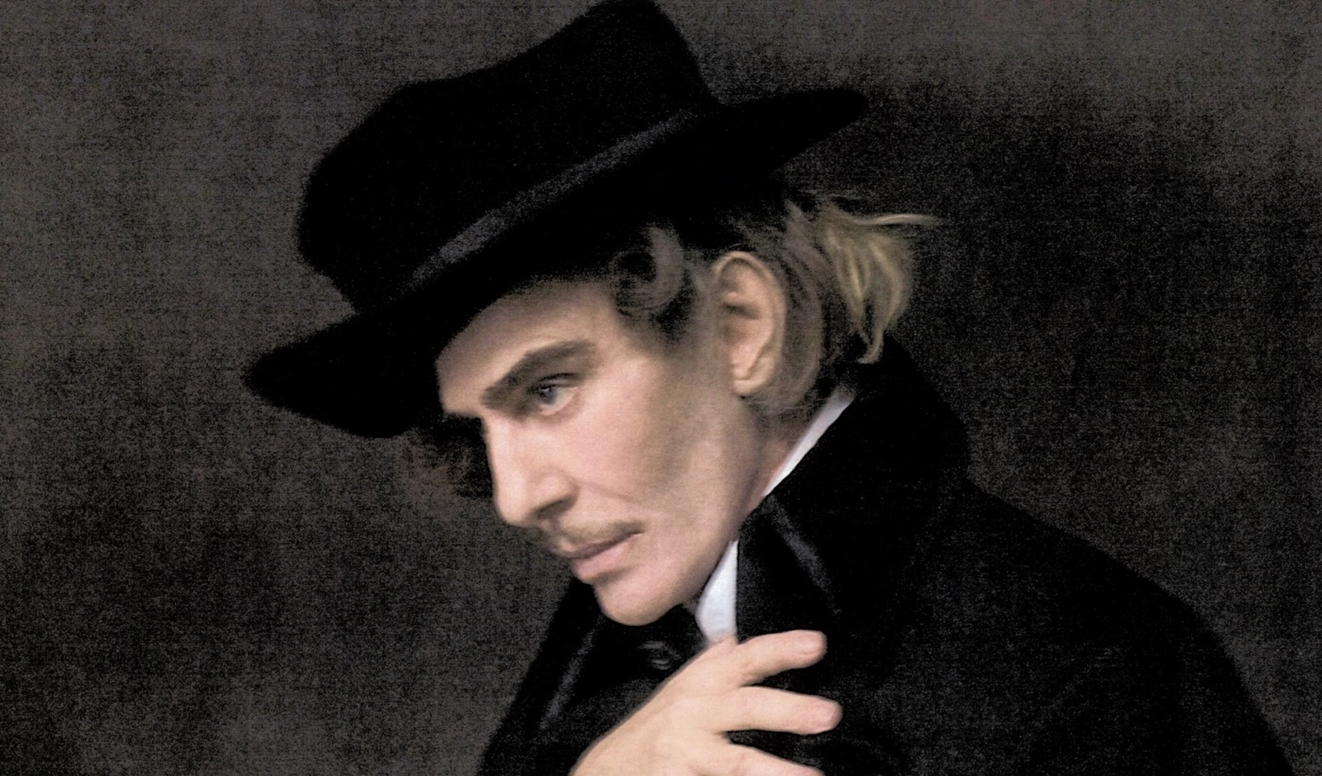 Retrato de John Galliano, protagonista de «John Galliano: Horizons», la gran exposición del Costume Institute del Met para 2027. Imagen: @szilvesztermako