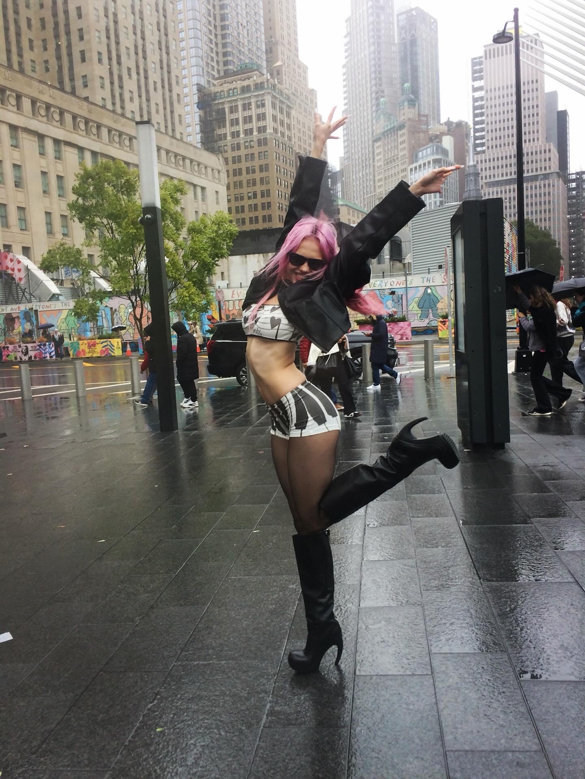 déla, exconcursante de «The Debut: Dream Academy», durante una visita a Nueva York. Imagen: @adelajergova