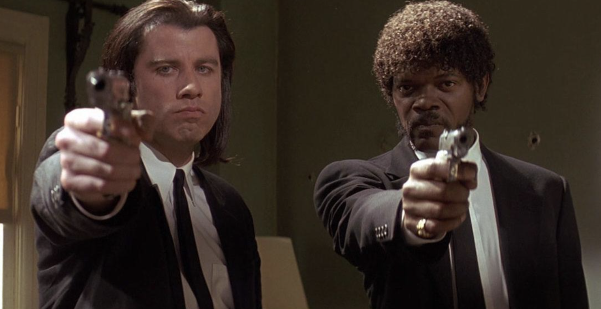 John Travolta y Samuel L. Jackson como Vincent Vega y Jules Winnfield en «Pulp Fiction» (1994), la película de Quentin Tarantino que convirtió a Jackson en una estrella mundial