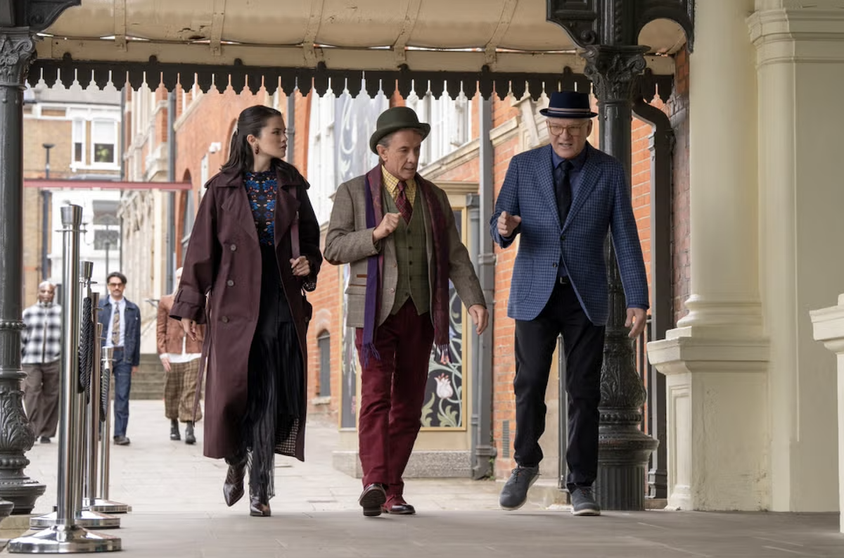 Mabel, Oliver y Charles afrontan un nuevo misterio en Londres en la sexta temporada de «Solo asesinatos en el edificio». Imagen: fotograma oficial de «Solo asesinatos en el edificio»