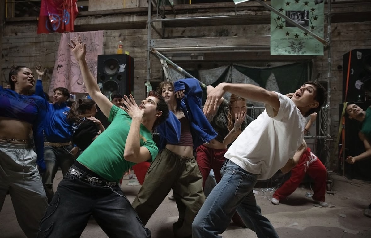Los personajes en El Búnker, en «A fuego». Imagen: cortesía de la película