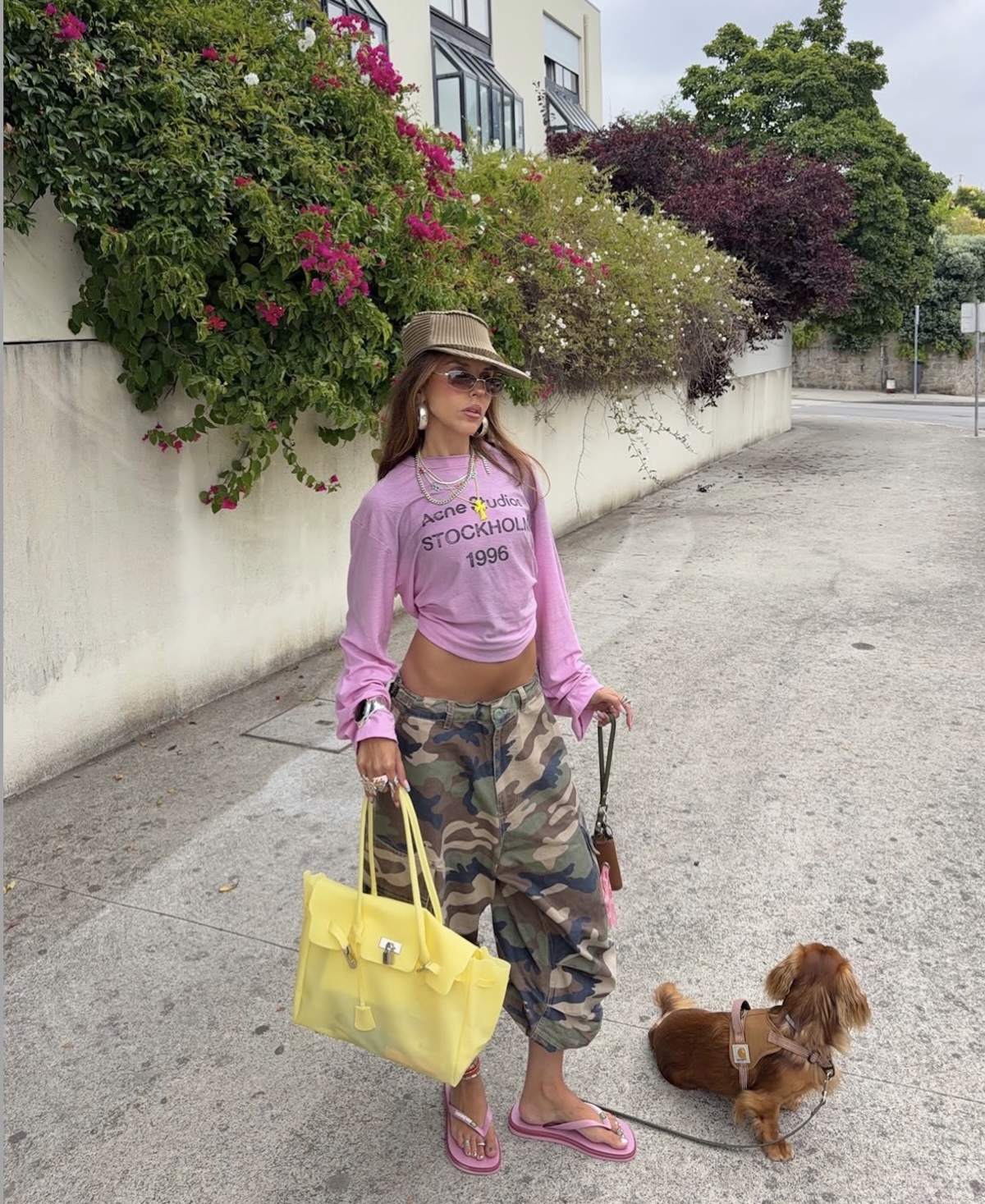 Sofía M. Coelho con la camiseta viral de Acne Studios. Imagen: @sofiamcoelho