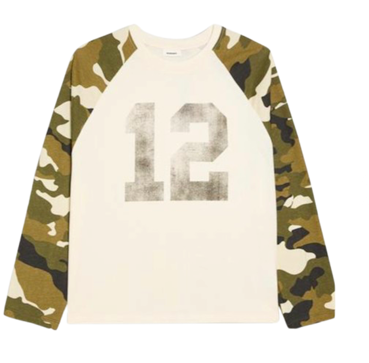 Modelo de camuflaje con número de Bershka. Precio: 19,99€ 