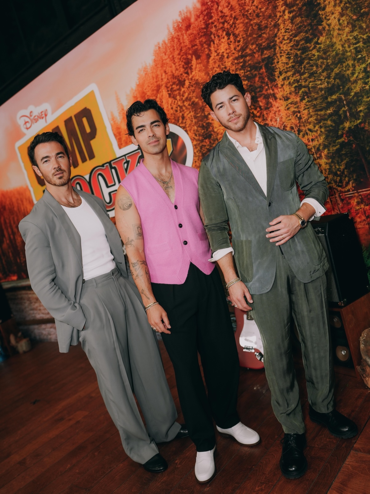 Imagen de los Jonas Brothers en el estreno oficial. Imagen: @disneyplus
