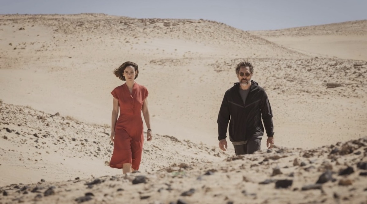 Javier Bardem y Victoria Luengo en «El ser querido»