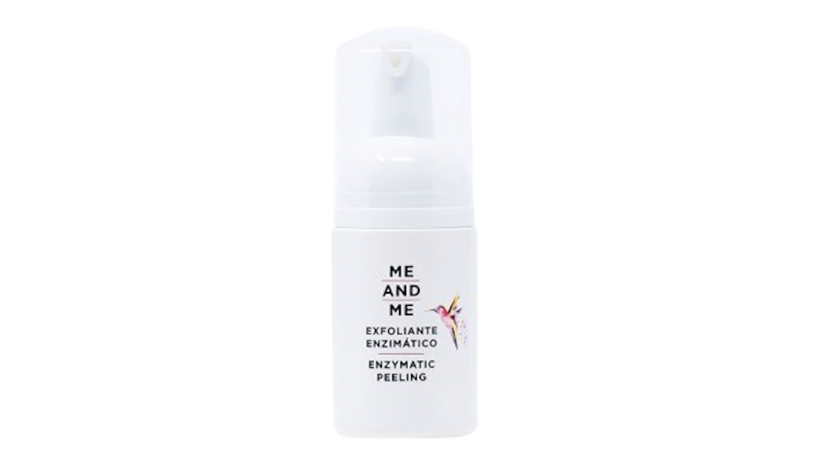 Exfoliante corporal Enzimático de ME AND ME, una mousse ligera sin gránulos que deja la piel más suave, luminosa y preparada para lucir el bronceado. Precio: 36,90 €