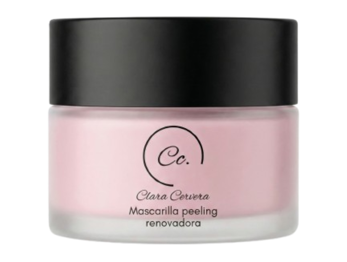 Mascarilla Peeling Renovadora, de Clara Cervera Beauty, uno de los mejores exfoliantes corporales. Un tratamiento intensivo con ácidos glicólico, mandélico y láctico que alisa la textura, unifica el tono y devuelve la luminosidad a la piel. Precio: 45 €