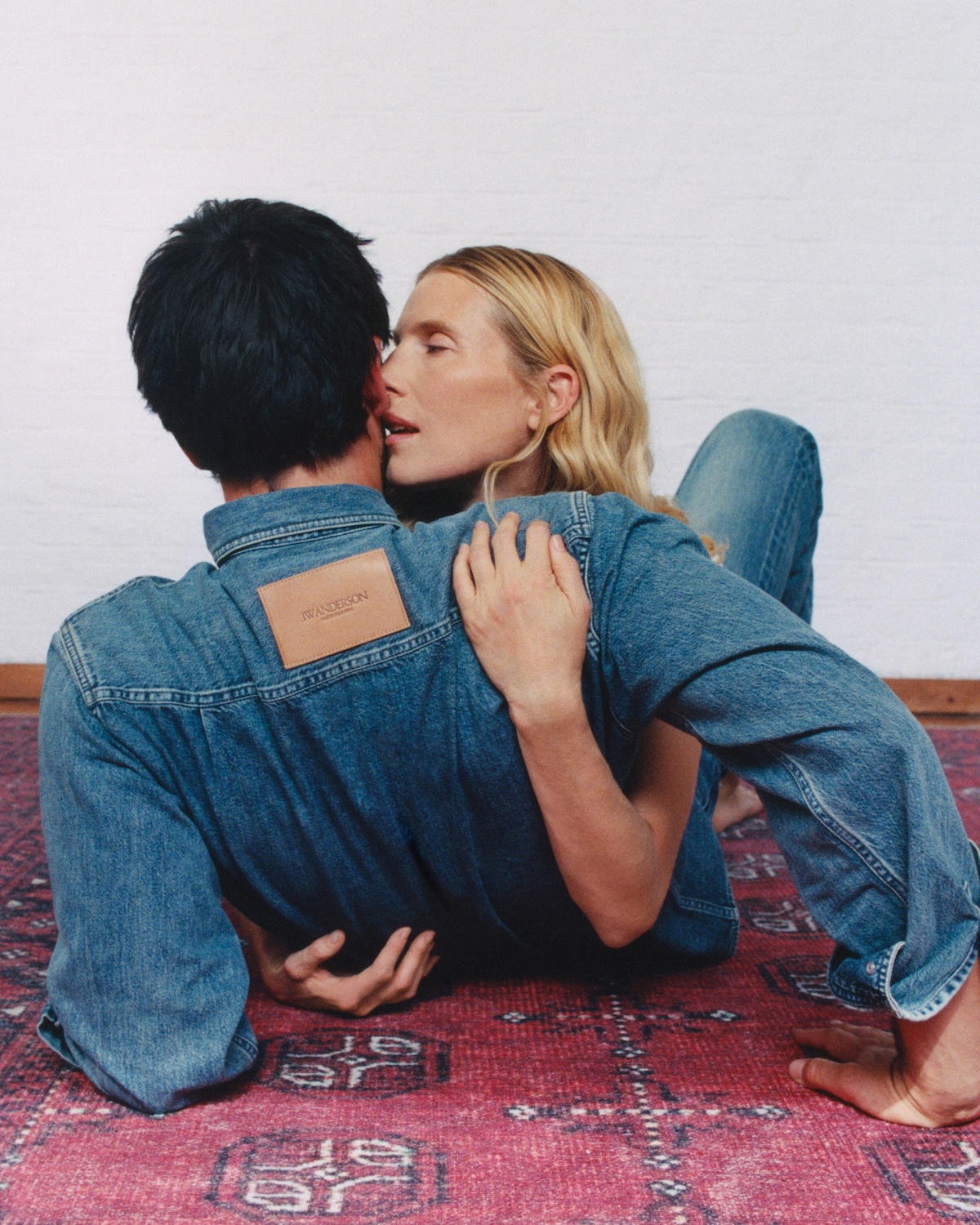 Imagen de la campaña «Twisted Denim» , uno de los lanzamientos más destacados de la semana
