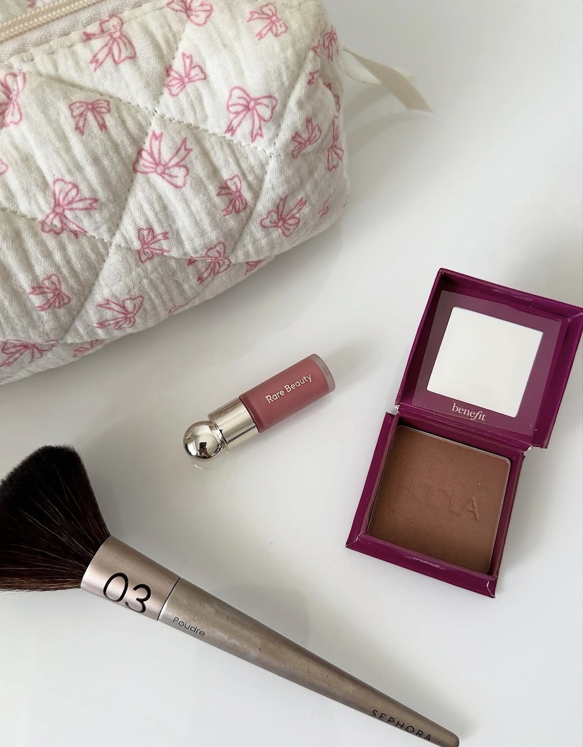 Neceser con mini tallas de maquillaje. Imagen: @myrm.al