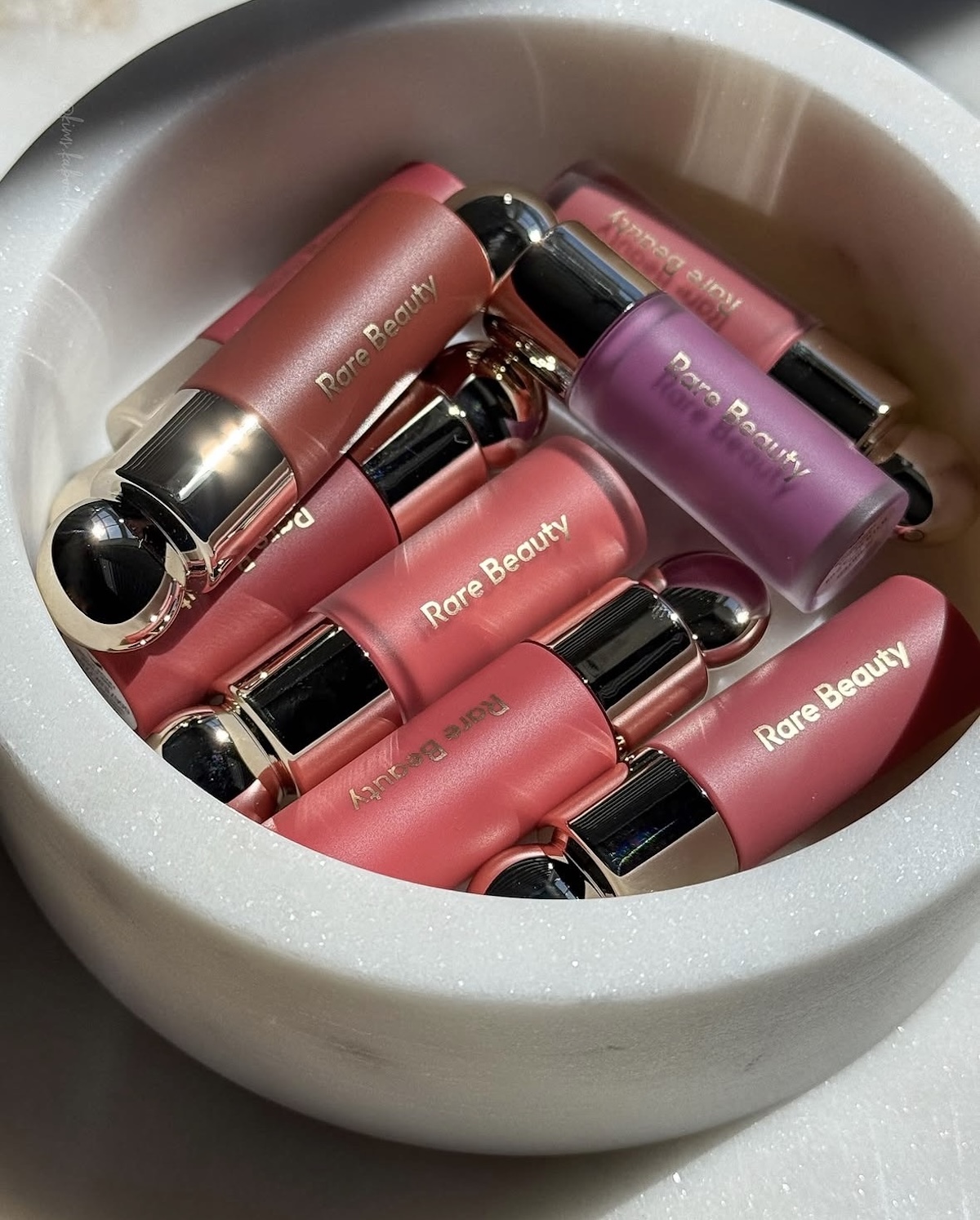 Mini tallas de maquillaje de Rare Beauty. Imagen: @kims.kaboodle