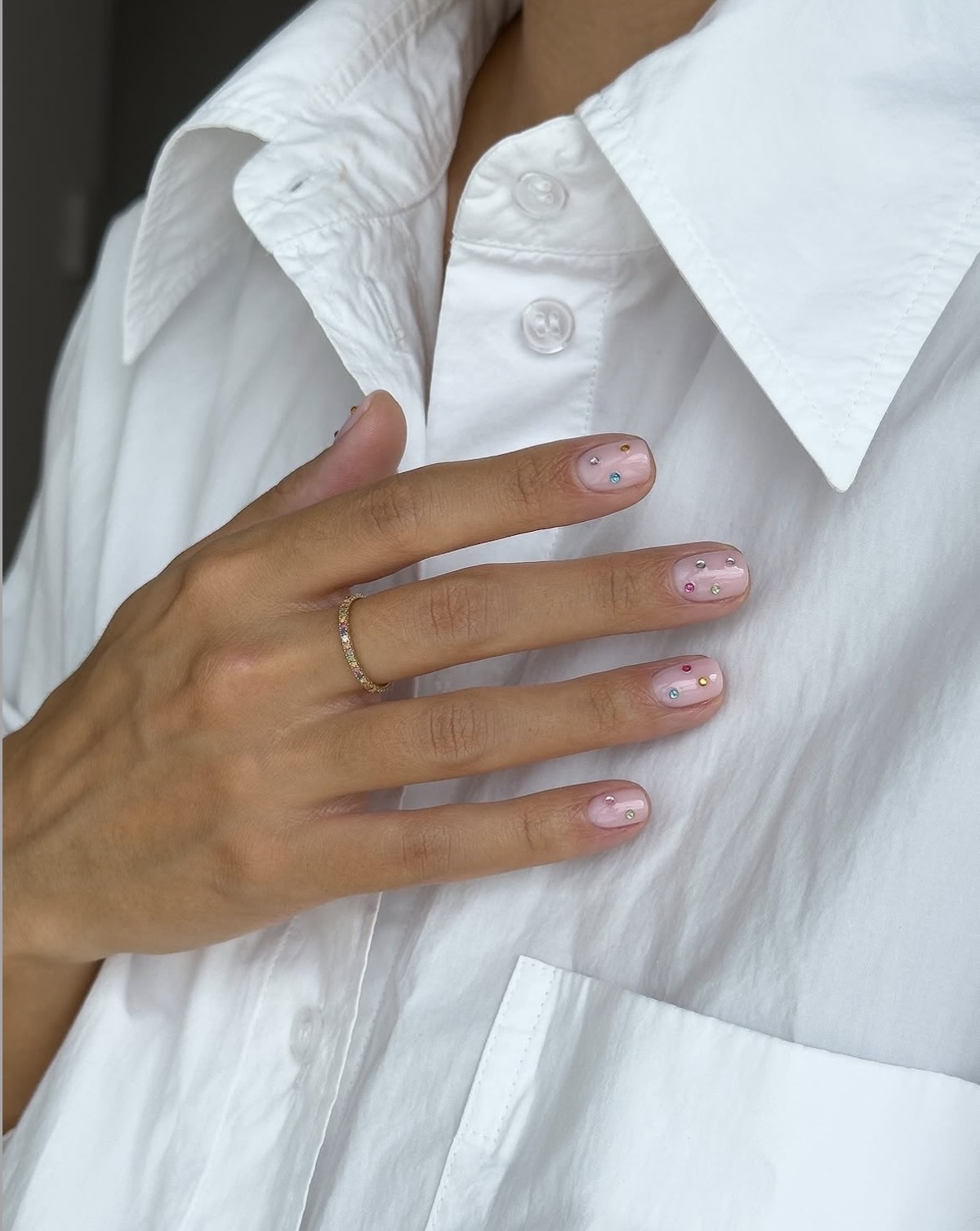 Manicura con gemas
