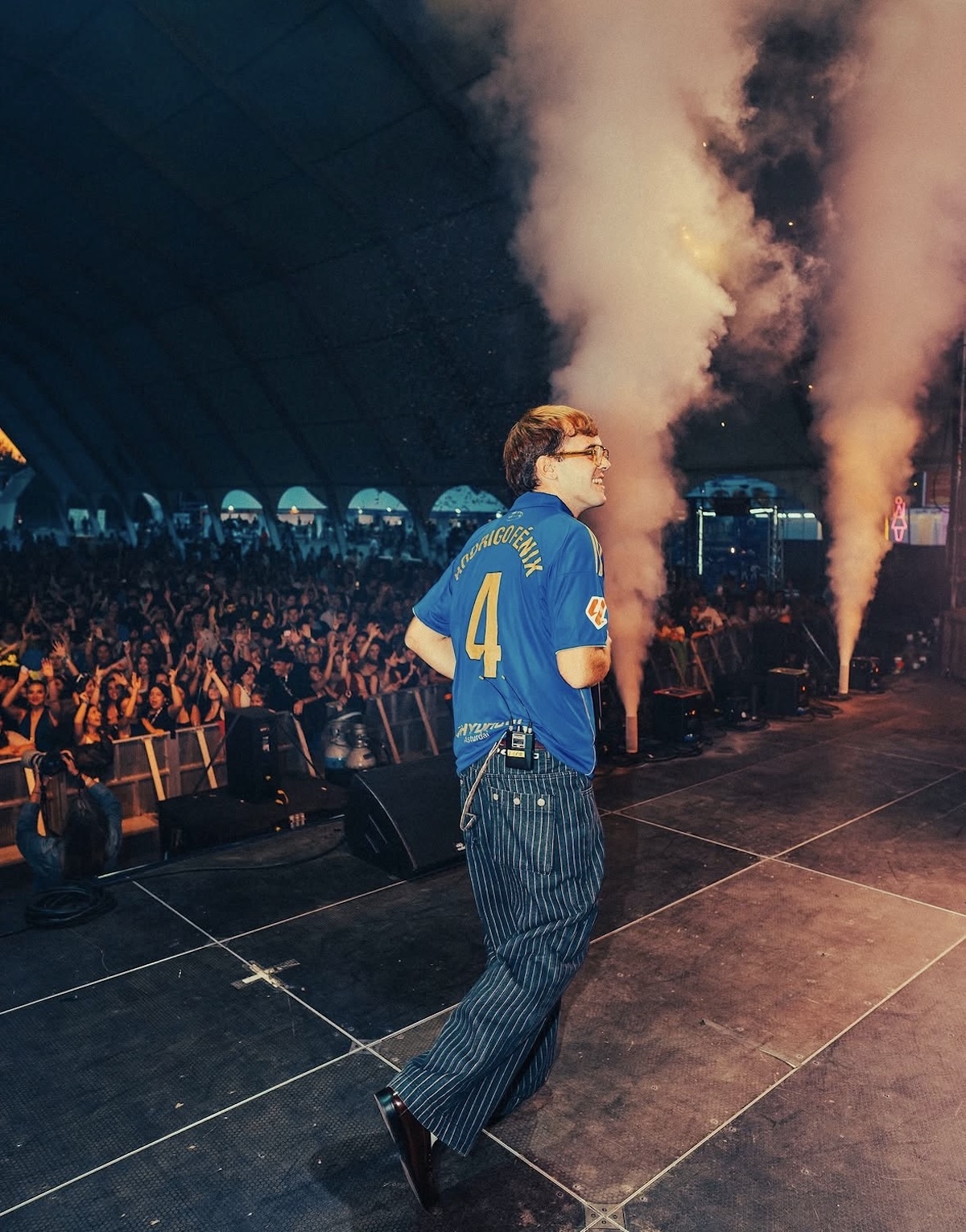 Rodrigo Fénix en uno de sus conciertos con una camiseta de Canarias con su nombre
