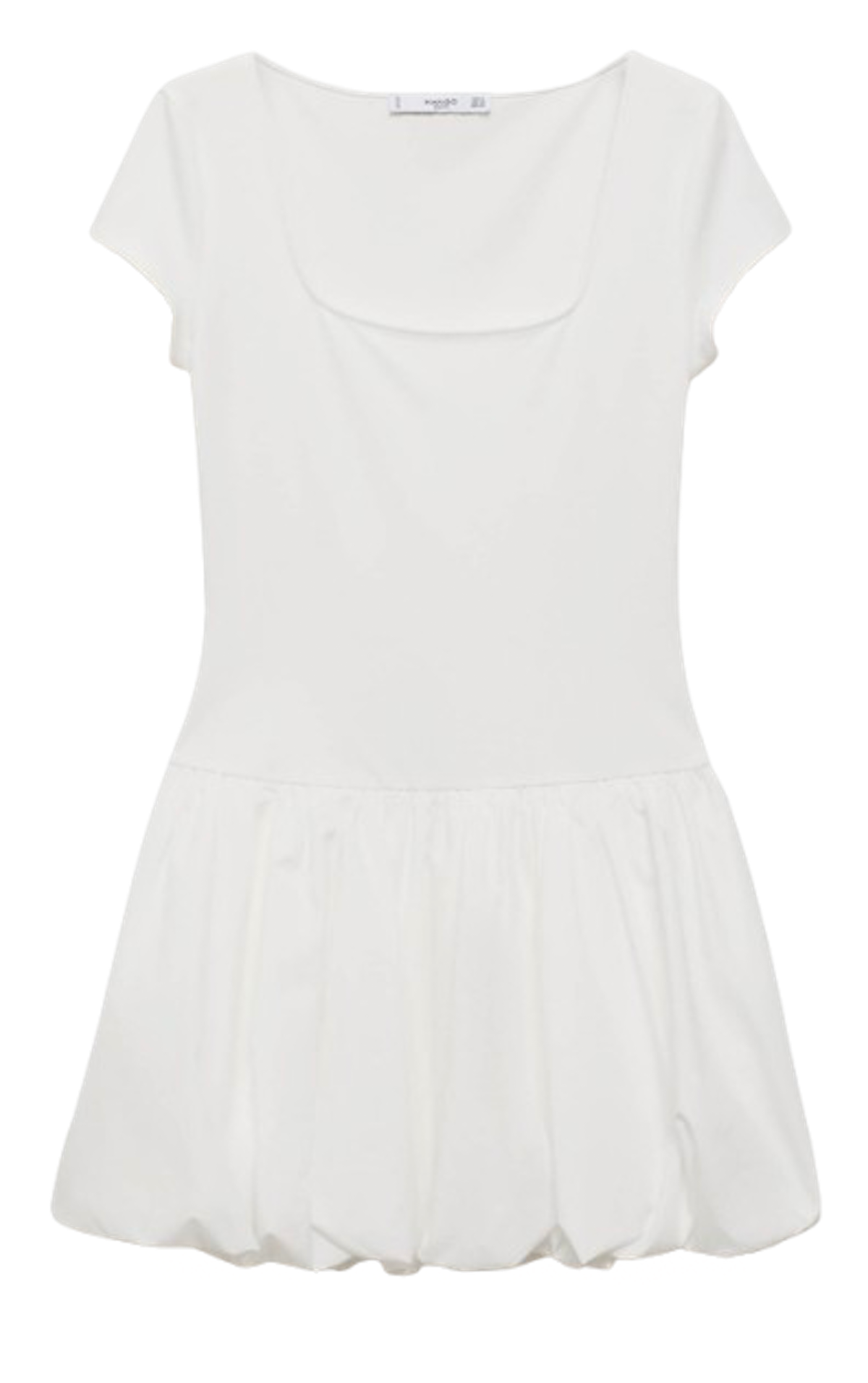 Modelo blanco con falda abullonada de Mango Outlet. Precio: 9,99€