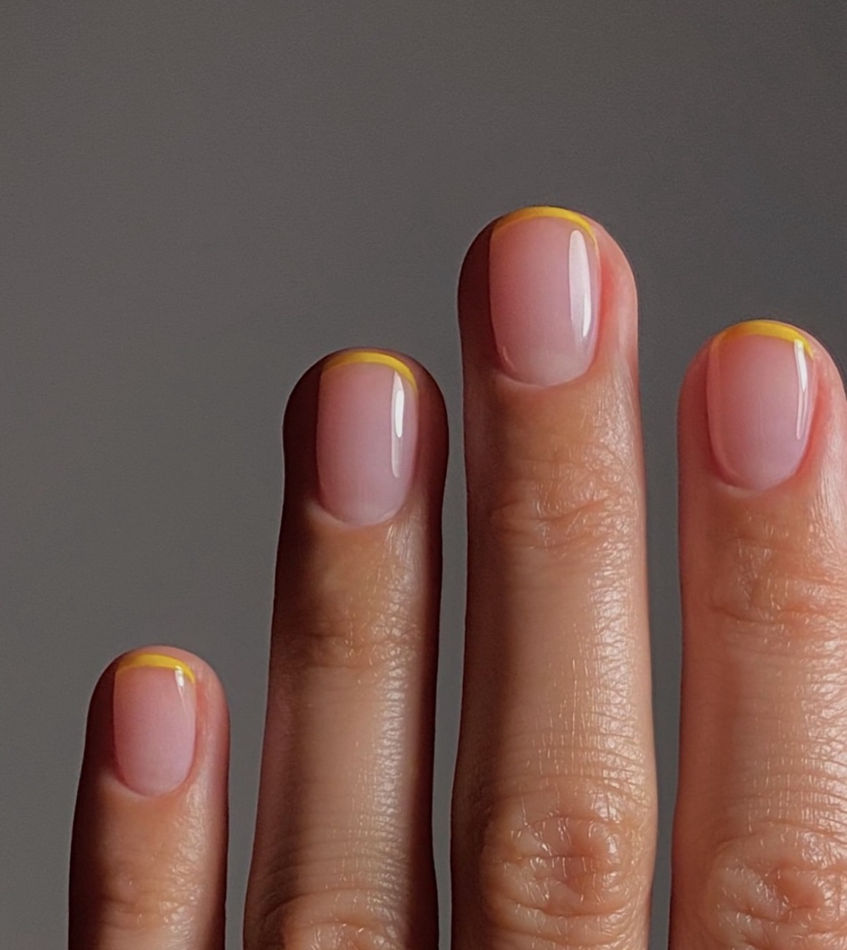 Francesa micro, una de las manicuras de verano. Imagen: @manucurist